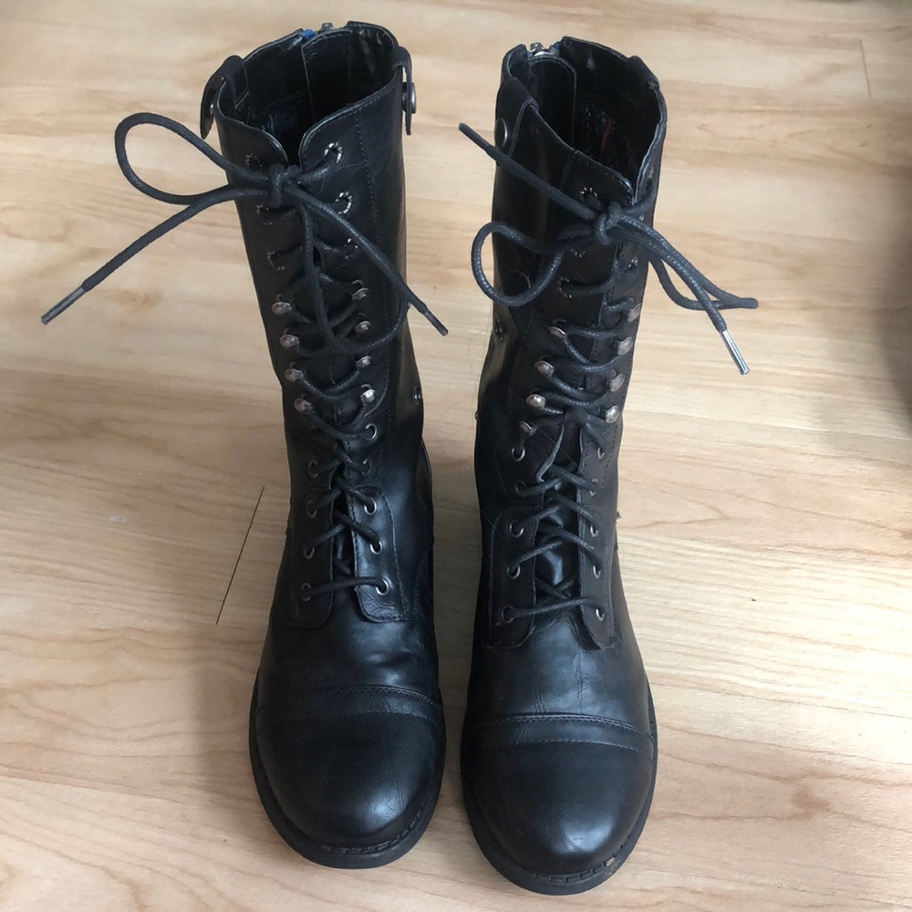 Steve Madden black lace up boots! Size 7 1/2